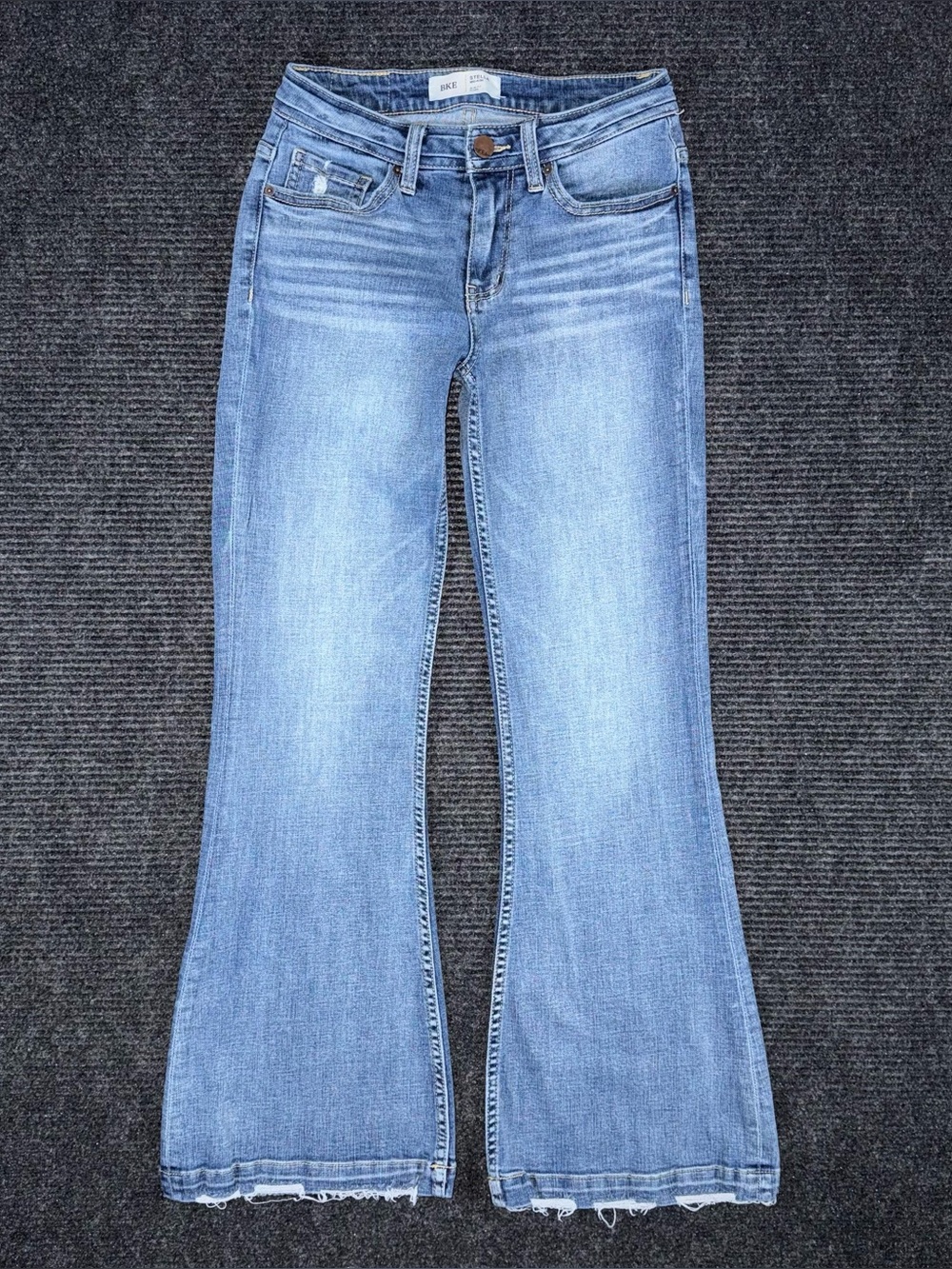 Buckle BKE Stella Mid Rise Slim Fit Flare Stretch Jeans 26x30 Short ABK380S